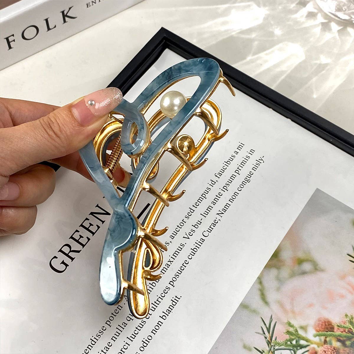SWEET AND VERSATILE HEART HOLLOW HAIRPIN_CWAHA2641
