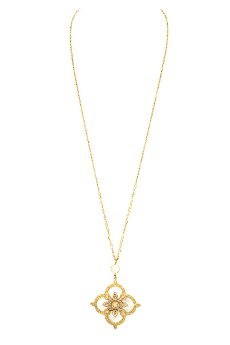 Cutout Clover Pendant Necklace