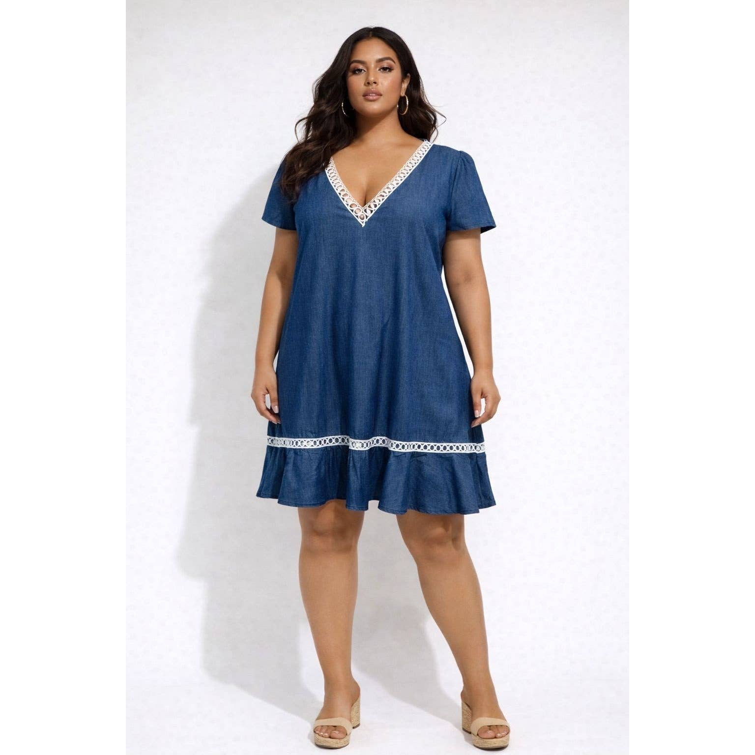PLUS SIZE DENIM CHAMBRAY LACE TRIM DETAIL SHORT SLEEVE MINI – Judy