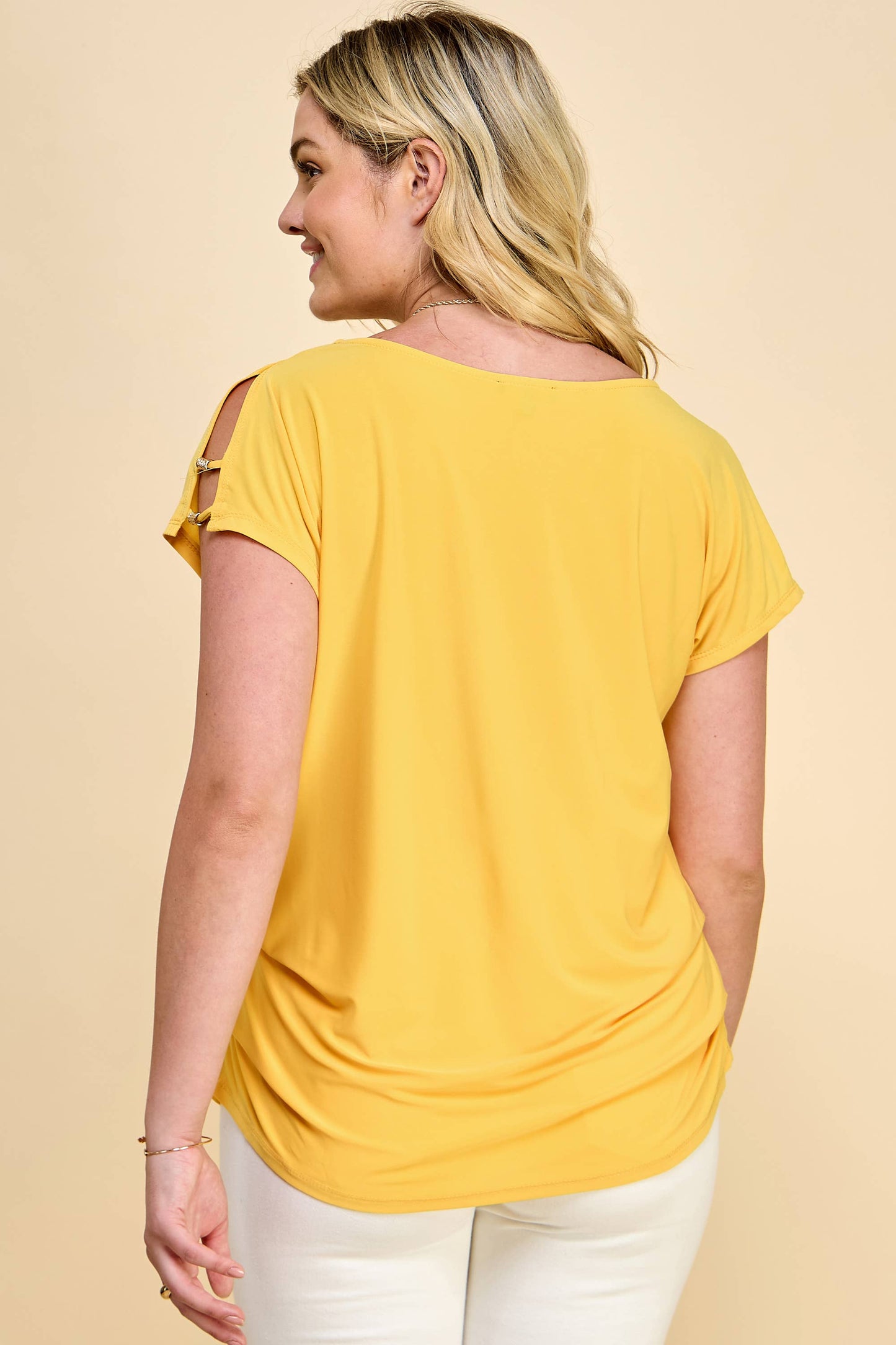 PLUS SIZE SHORT SPLIT SLEEVE SCOOP NEAK TOP