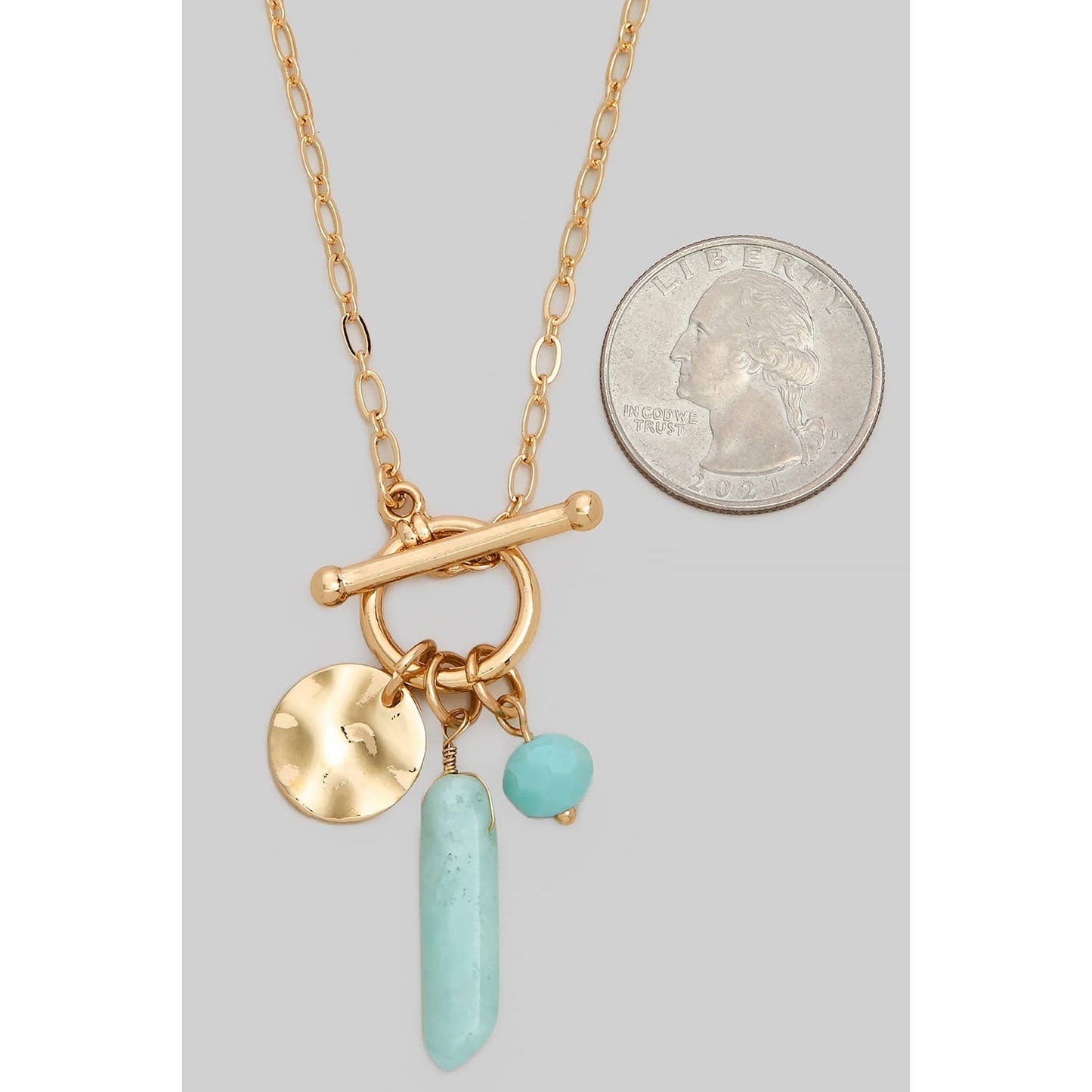 CHAIN NECKLACE WITH DANGLING CHARMS PENDANT