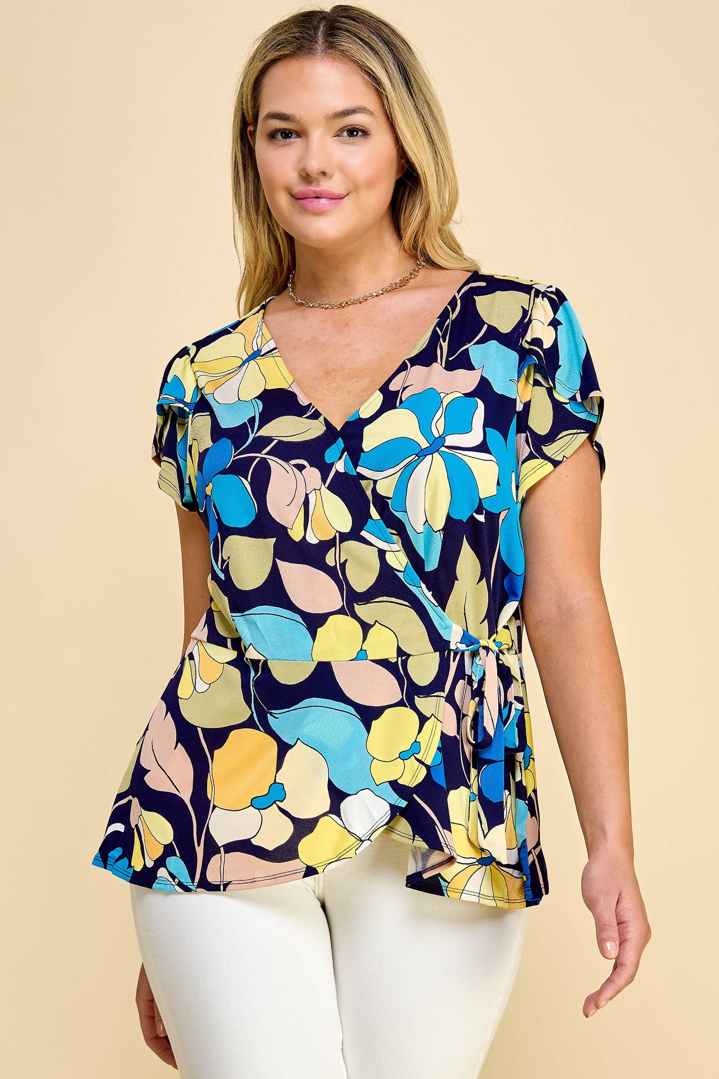 PLUS SIZE SHORT SLEEVE WRAP TOP WITH SIDE SASH