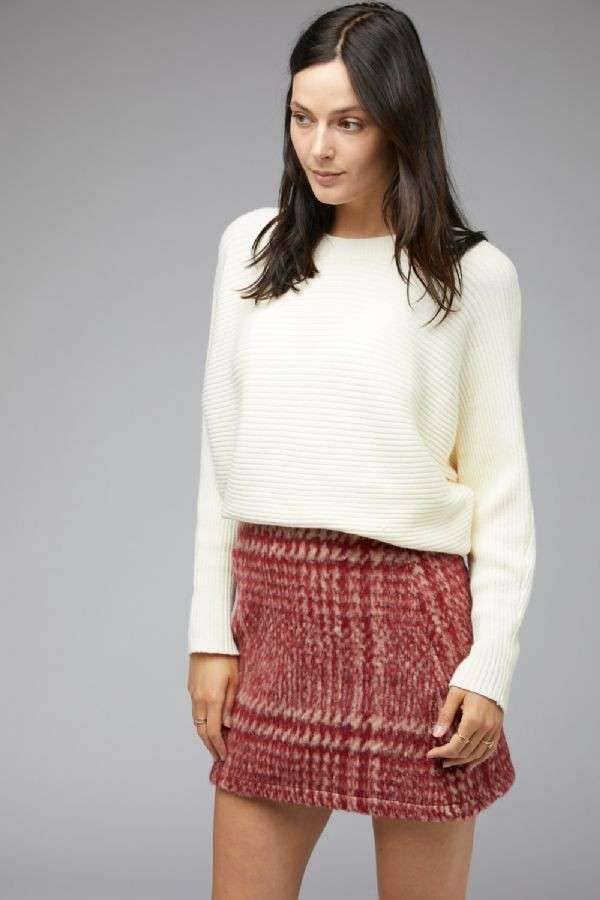 PLUS PLAID POCKET TWEED MINI SKIRT - Model Wearing 1X