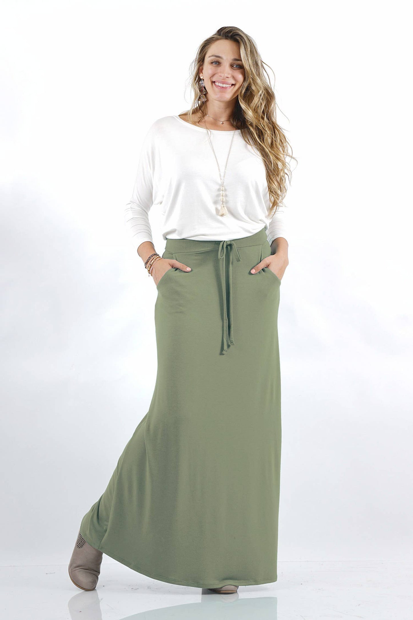 ",..Plus size Maxi Skirt w\ pockets