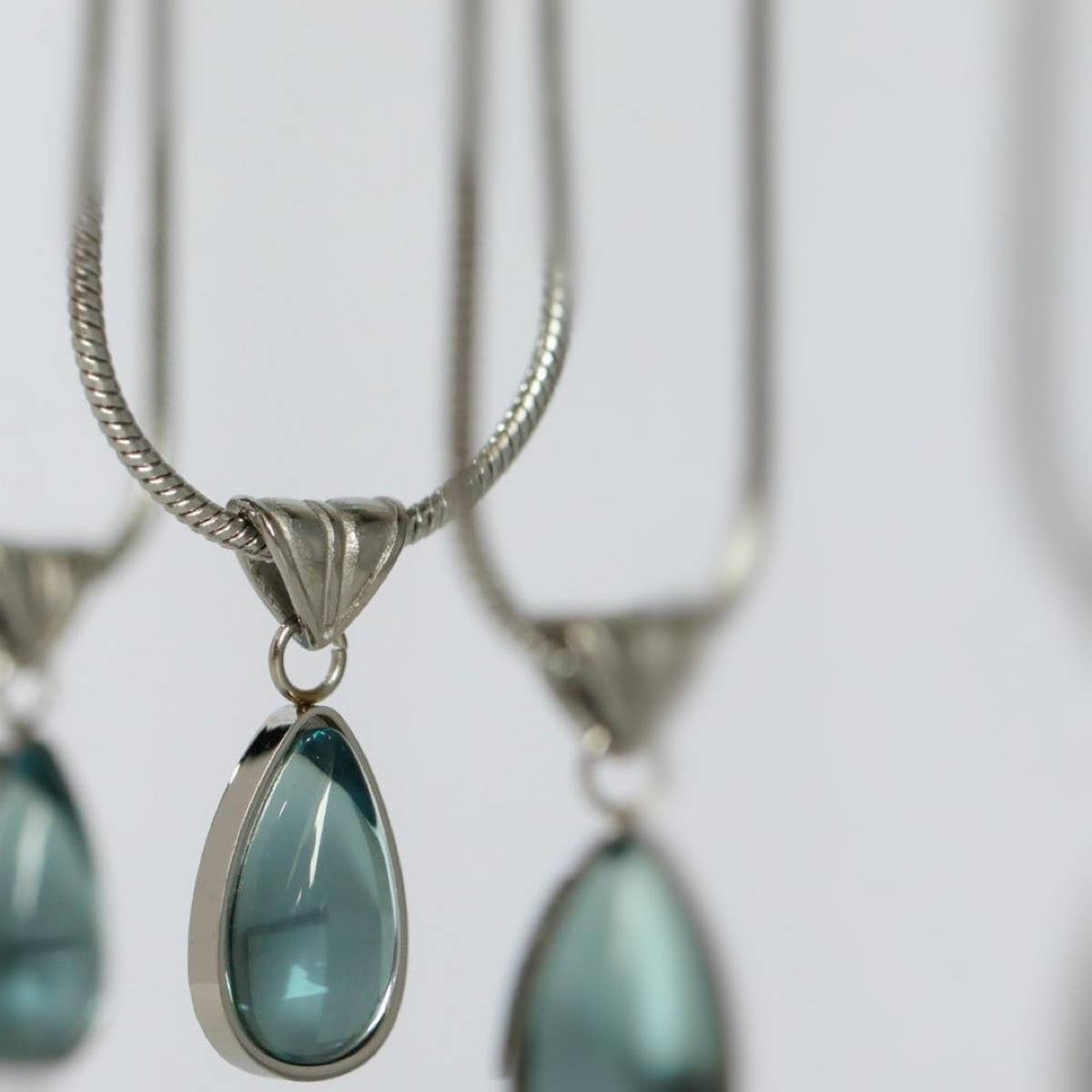 Fashionable water drop blue ocean necklace_CWMM5582