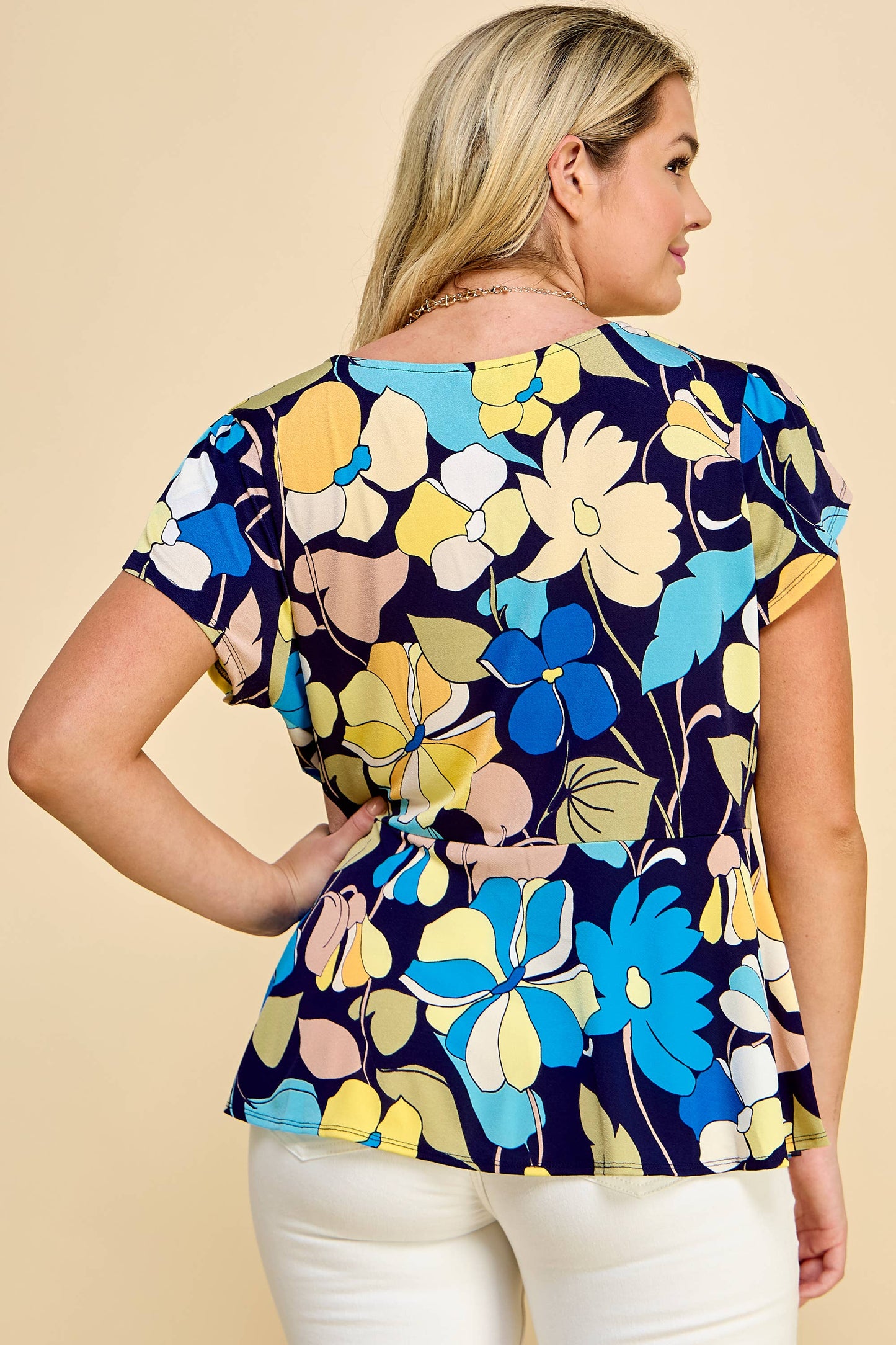 PLUS SIZE SHORT SLEEVE WRAP TOP WITH SIDE SASH