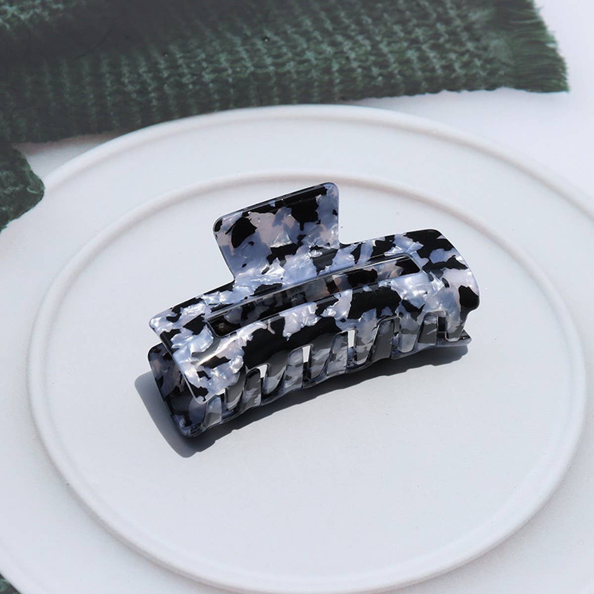 8.5CM Hollow Square Hair Claw - Retro French Style_CWAHA2627