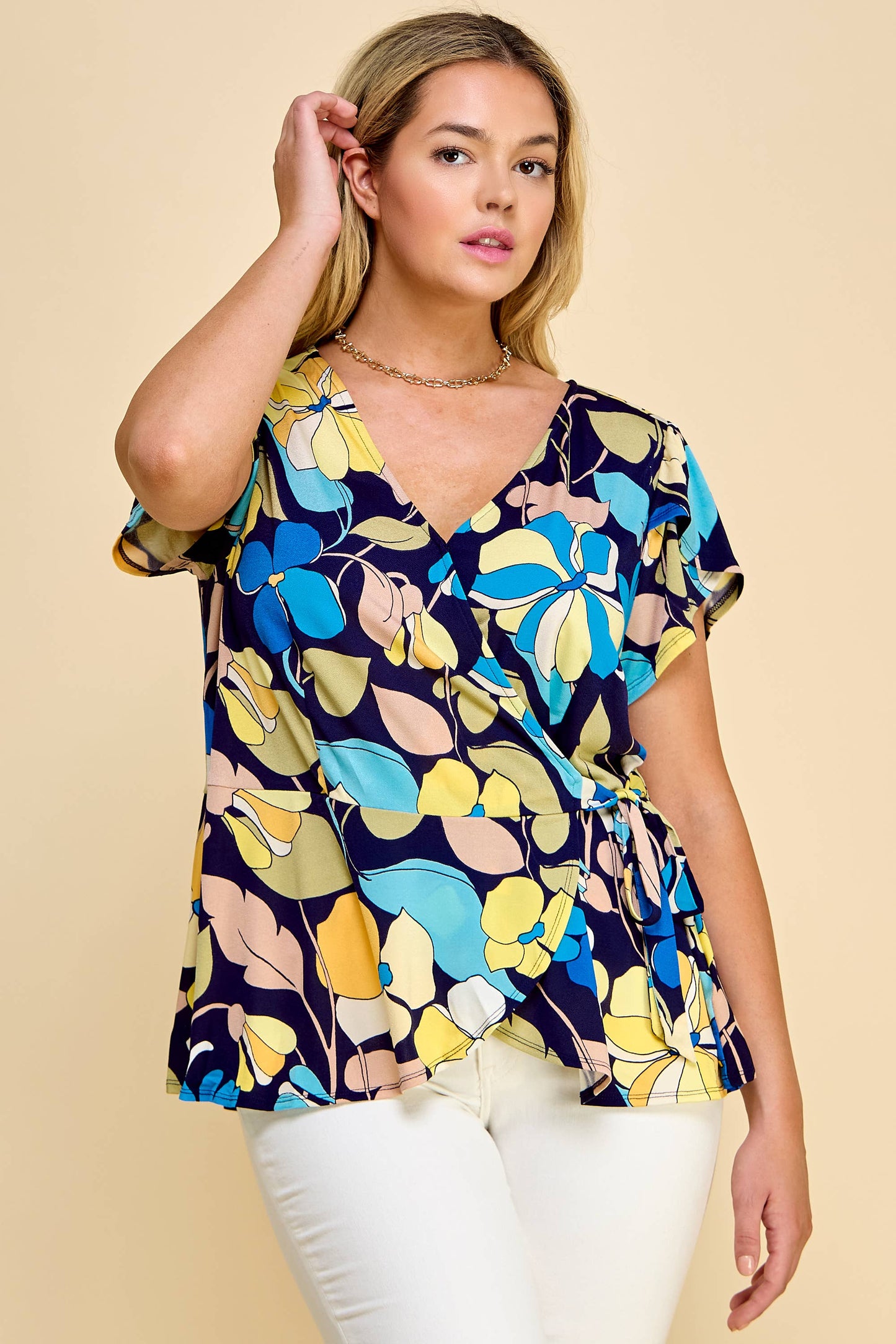 PLUS SIZE SHORT SLEEVE WRAP TOP WITH SIDE SASH