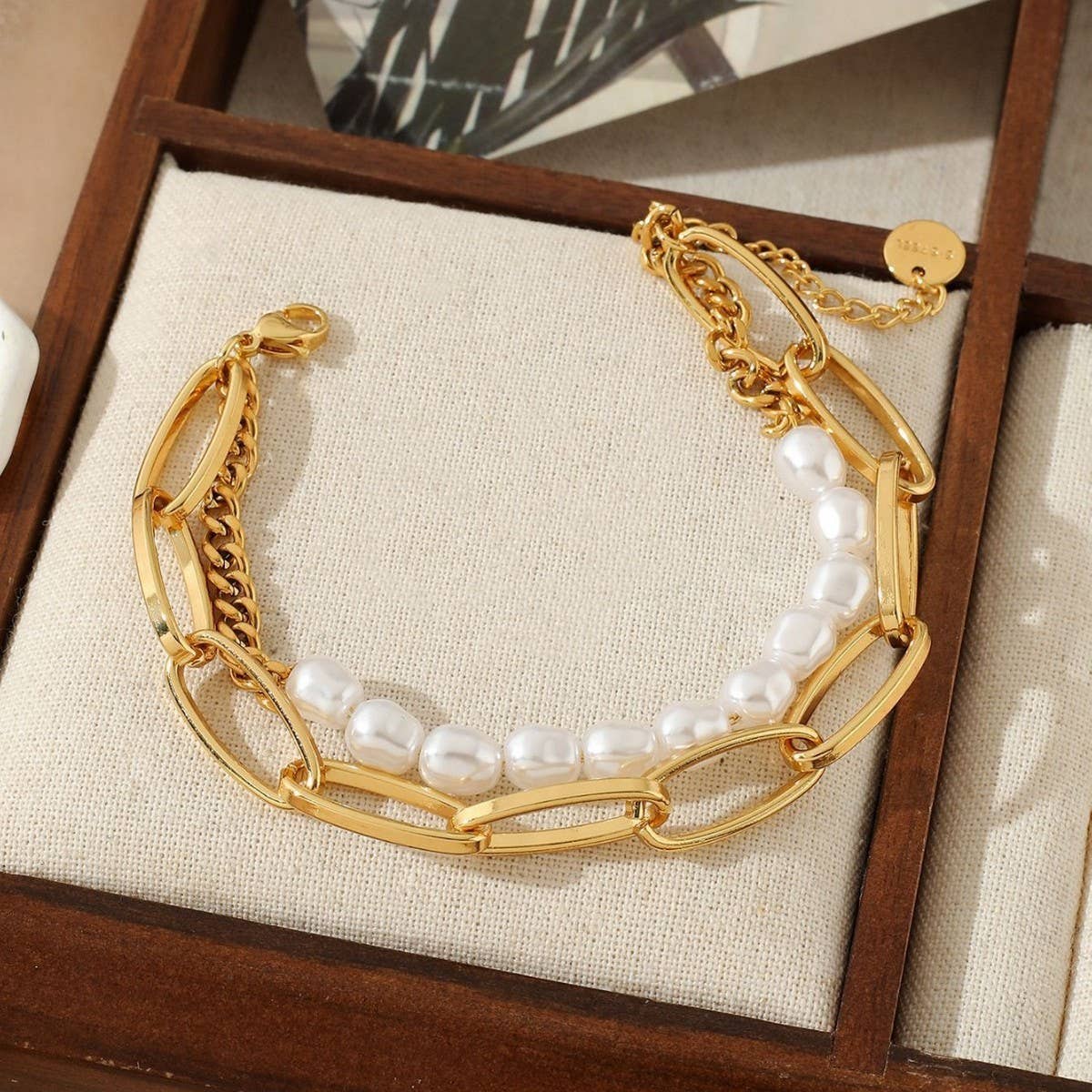 MULTI-LAYER VINTAGE CHAIN PEARL BRACELET_CWMM3722