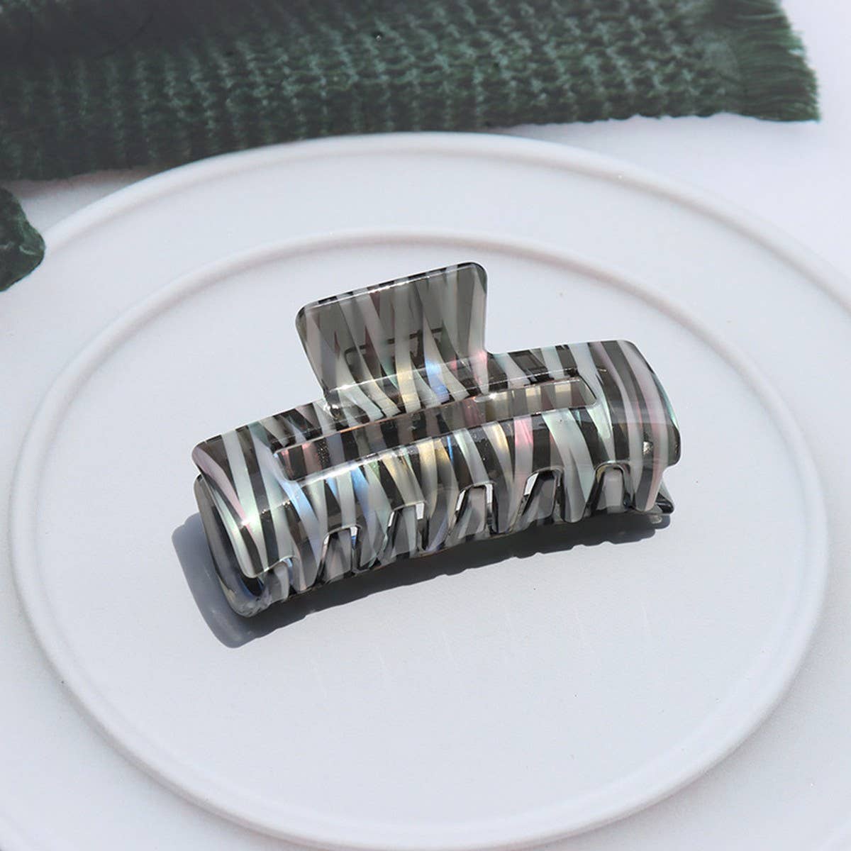 8.5CM Hollow Square Hair Claw - Retro French Style_CWAHA2627