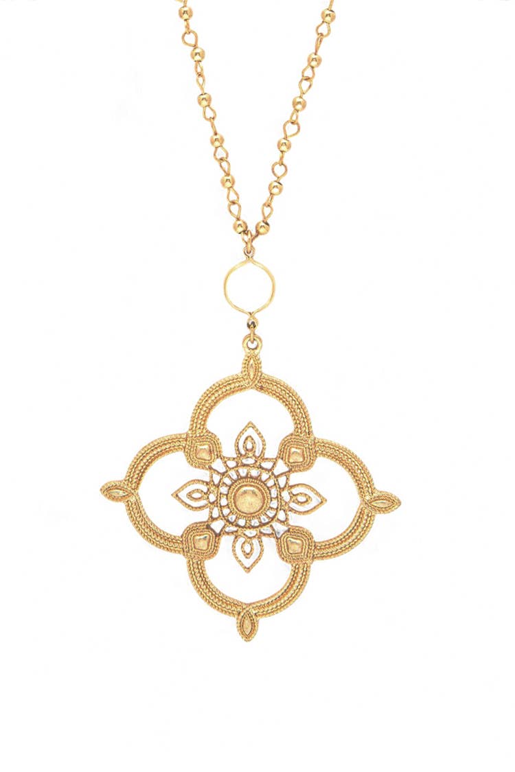 Cutout Clover Pendant Necklace