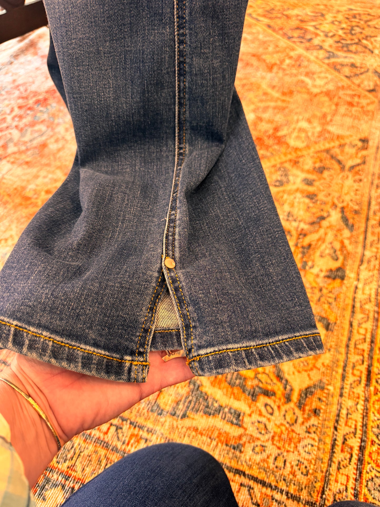 Judy Blue MR Bootcut w/Cell Phone Back Pkt & Slit