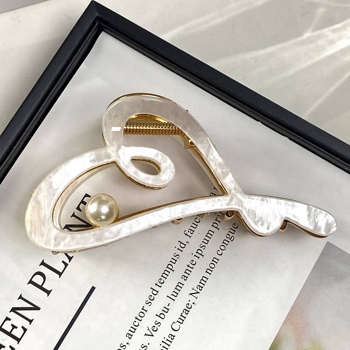 SWEET AND VERSATILE HEART HOLLOW HAIRPIN_CWAHA2641