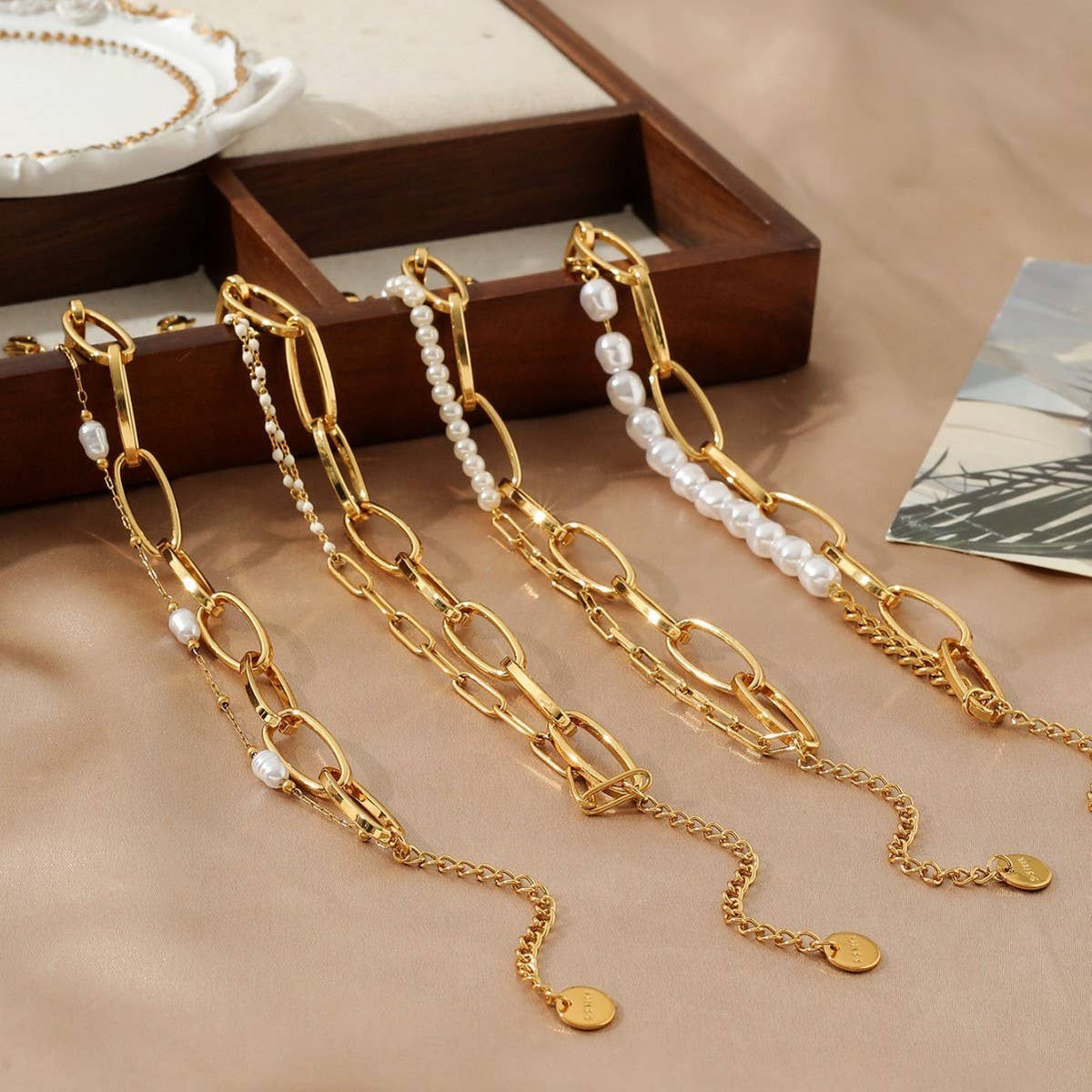 MULTI-LAYER VINTAGE CHAIN PEARL BRACELET_CWMM3722