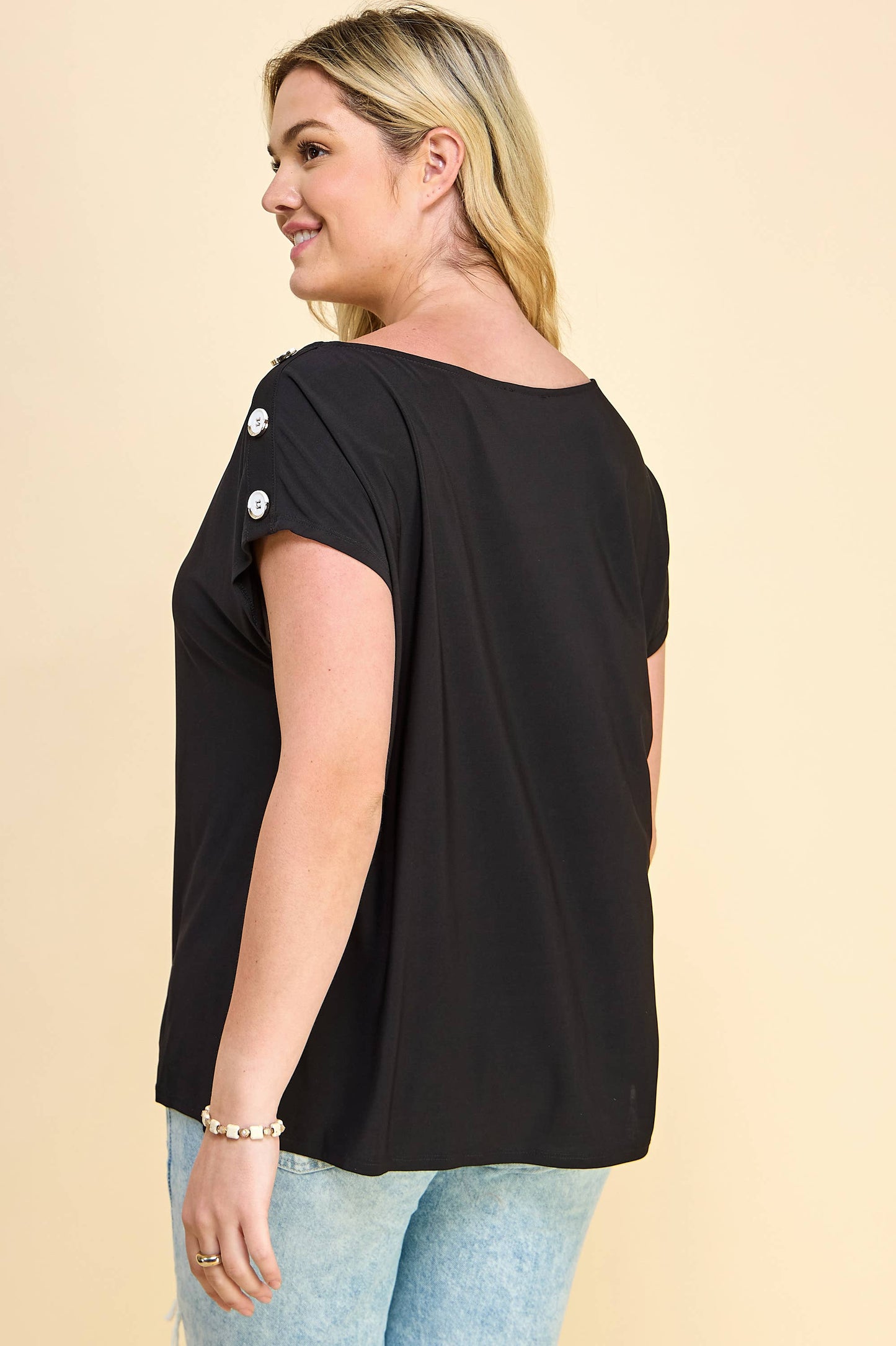 PLUS SIZE SHORSLEEVE TOP WITH BUTTONS SHOULDERS
